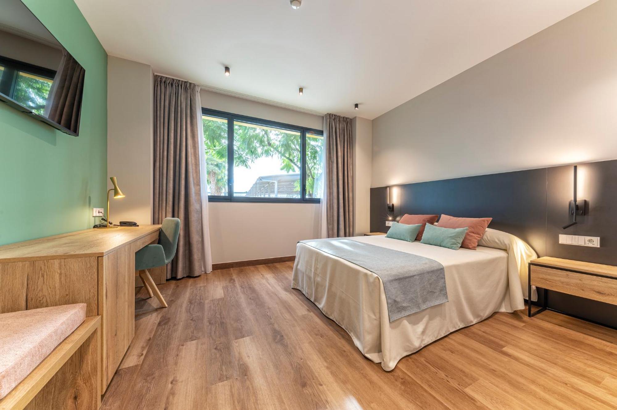 Universa Hoteles San Vicente Raspeig エクステリア 写真